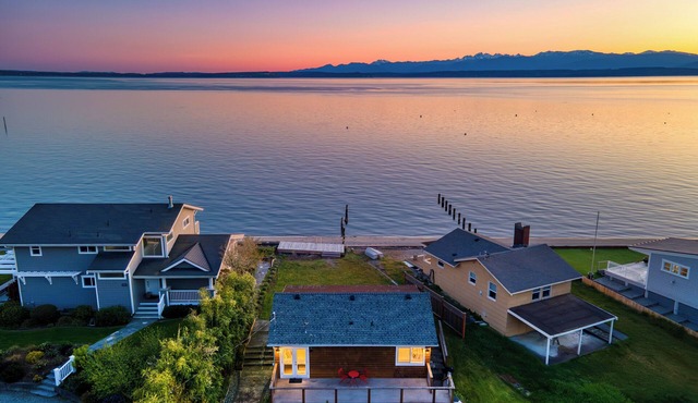 Cozy Whidbey Island Stay | Steps on the Beach | Fireplace, BBQ, Near Trails