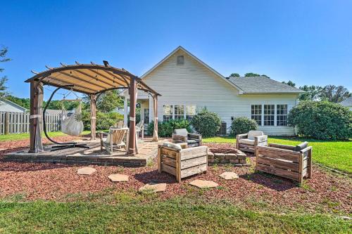 Cozy Wilmington Bungalow about 6 Mi to Beaches!