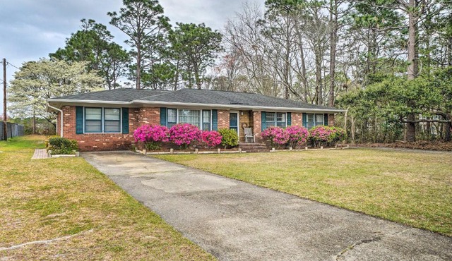 Cozy Wilmington Vacation Rental: 10 Mi to Beach!