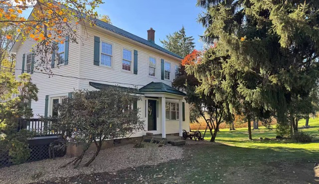 Cozy Winesburg Farmhouse