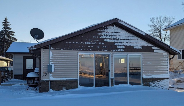 Cozy Winter Cabin on the Lake with Ice Road Access