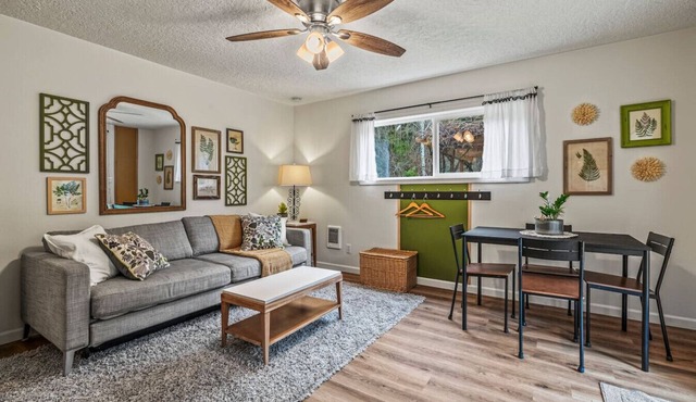 Cozy Winter Getaway w/Sauna and BBQ