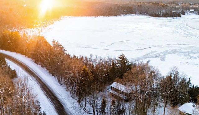 Cozy Winter Lake Escape | 10 min from Haliburton - Grand Fireplace - Lakeviews