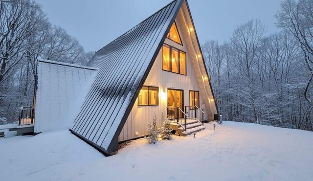 Cozy Winter Nest ~ Sauna ~ Hot tub ~ Movies ~ Games ~ 60mi ~ NYC