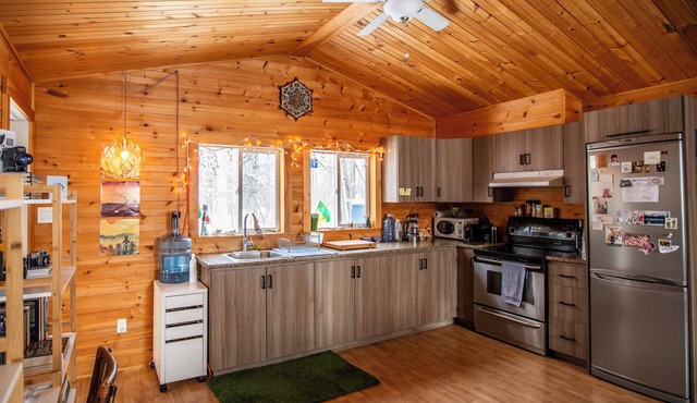 Cozy winter retreat close to Ottawa, Wakefield and 4 different ski hills!