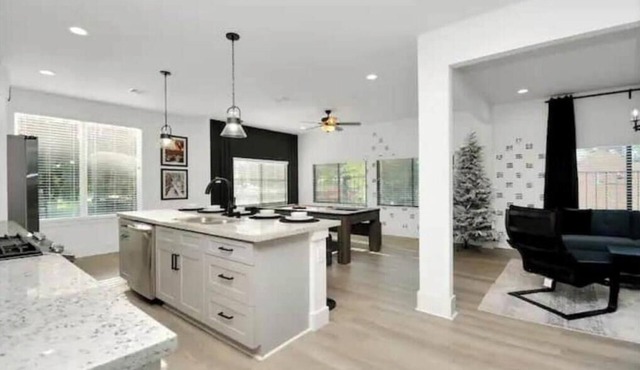 Cozy Winter themed 2bdr Apt near Downtown!nn