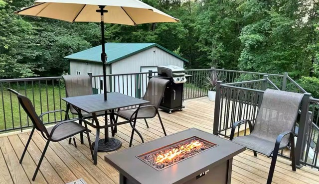 Cozy Winter Woods Retreat Near Cascade Ski, Wisconsin Dells & Devil’s Lake