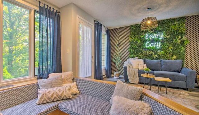 Cozy Wintergreen Home with Balcony and Fireplace!