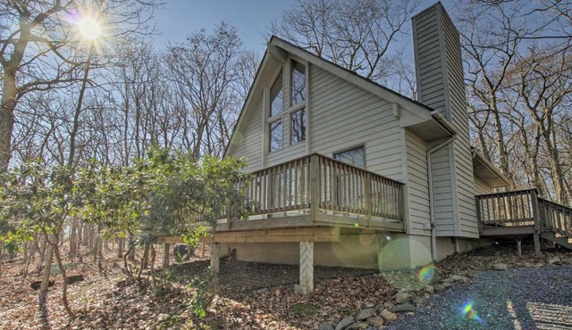 Cozy Wintergreen Cabin Near Mountain Inn and Slopes!