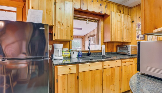 Cozy Wisconsin Cabin: Walk to Beach & Boat Ramp!