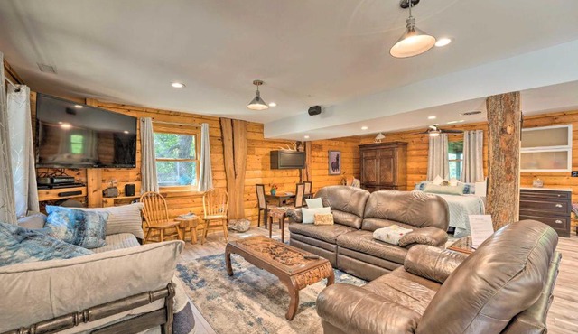 Cozy Wisconsin Studio, 11 Mi to Lake Geneva!