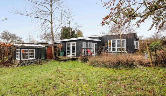 Cozy 'witch's house' with fjord view