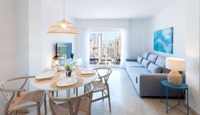 Cozy with mediterranean style, a few meters from the beach. A/C and free wifi. Terrace with sea views - only families