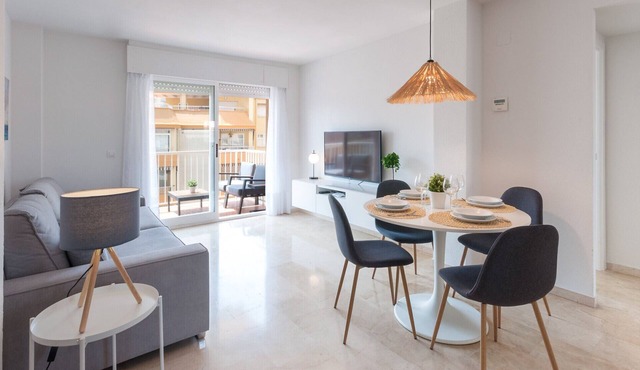 Cozy with mediterranean style, a few meters from the beach. A/C and free wifi. Terrace with sea views - only families