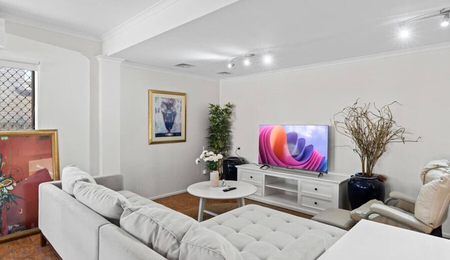 Cozy with Pool 4BD Family Retreat in Robertson