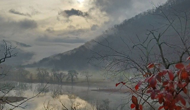 Cozy with spectacular views, easy access to I-64, and each end of the NRGNP
