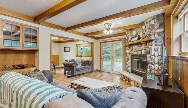 Cozy wooded duplex w/WiFi, full kitchen, shared W/D & near lakes & trails