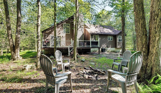 Cozy Wooded Retreat: Big Bass Lake Home