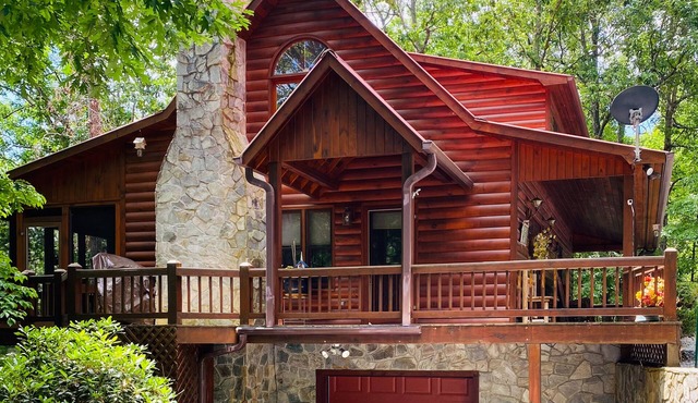 Cozy Wooded Retreat w/WiFi, Putting Green, Foosball, Private Hot Tub & Views