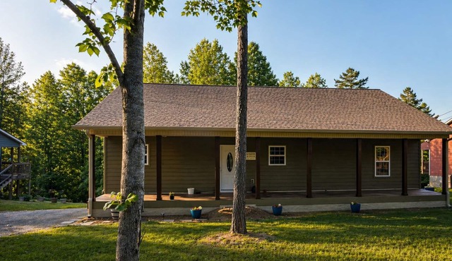 Cozy Woodland Retreat