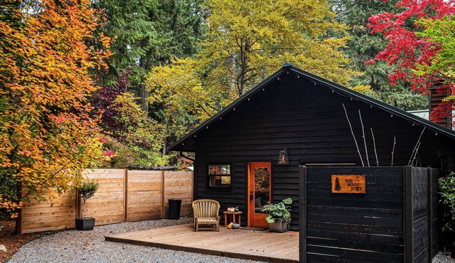 Cozy Woodland Retreat with Wood-Fired Hot Tub & Serene Views