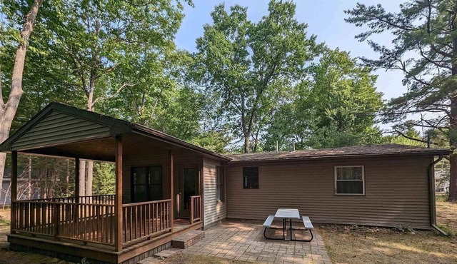 Cozy Woodside Lake Escape minutes from Lake Huron