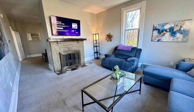 Cozy Woodsy retreat close to the City