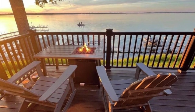 Cozy year round cabin on Lake Osakis with game room, deck and kayaks!