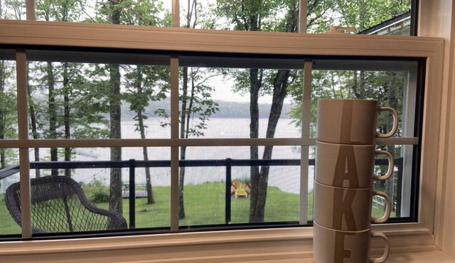 Cozy Year-Round Lakefront Cottage Near Bridgewater on the Beautiful South Shore