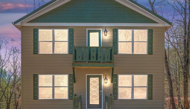 Cozy Yonah View Getaway ★ Hot Tub + Games