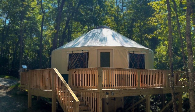 Cozy Yurt in Nantahala - Half mile from Nantahala wedding venue-No Cleaning Fee