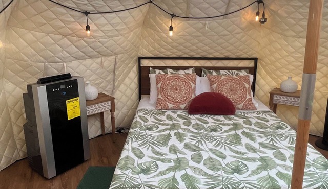 Cozy Yurt in perfect Austin with AC, Free Wifi, free Parking & jacuzzi use