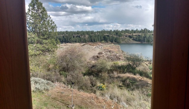 Cozy Yurt Overlooking Williams Lake