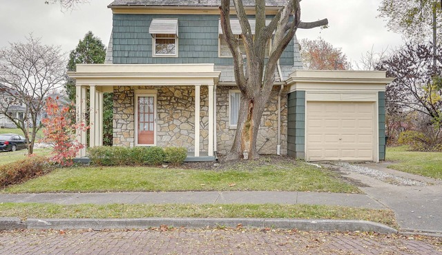 Cozy Zanesville Home ~ 9 Mi to Dillon State Park!