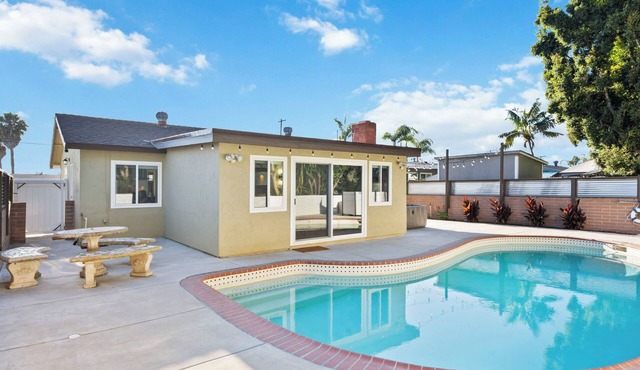 Cozy Zen Pool, Jacuzzi, & Arcade Game Room Home in the Heart of San Diego