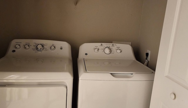 Cozy1 bedroom condo with addtl sofa bed. 5 minutes away from EVERYTHING you need