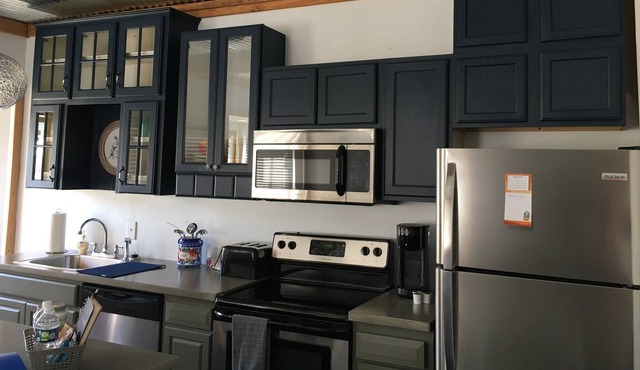 Cozy1-Bedroom Cottage in Historic Dalton