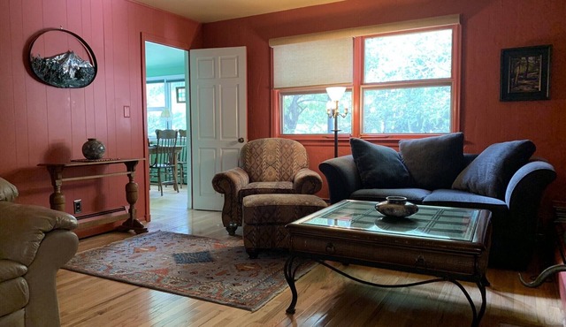 Cozy1890's Bungalow in Historic Georgetown. Ski Nearby.