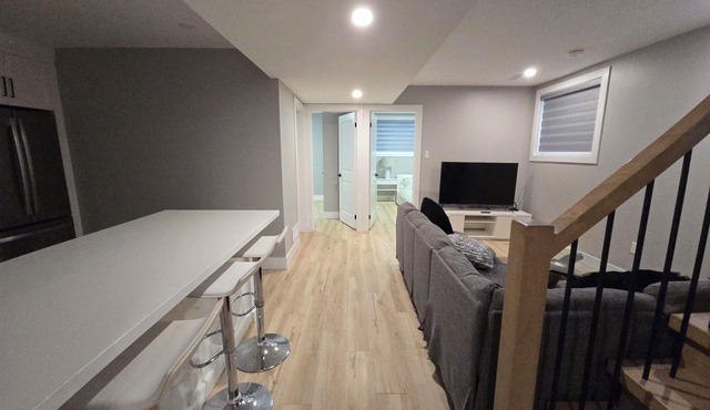 Cozy2Bedroom Basement Apartment.5mins walk2key amenities & malls.Family-friendly
