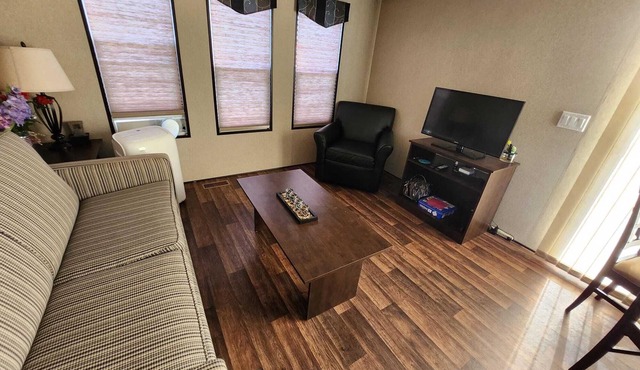 CozyCottage in Niagara On The Lake with Vinyard View 10 minutes from Downtown