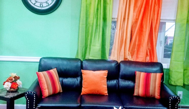 Cozydelightful near UBS ARENA, JFK, LAGUARDIA AIRPORT.