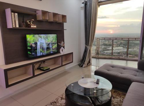 Cozyhaus Stay Sanctuary-Netflix-Pool- 1 Parking