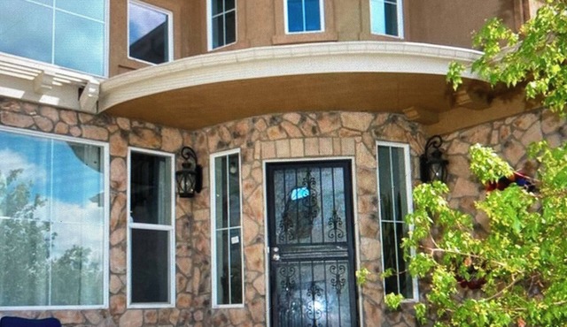Cozying &Stylish Charming home 3,900sq AC, WiFi upscale Aurora 15 minutes of DIA