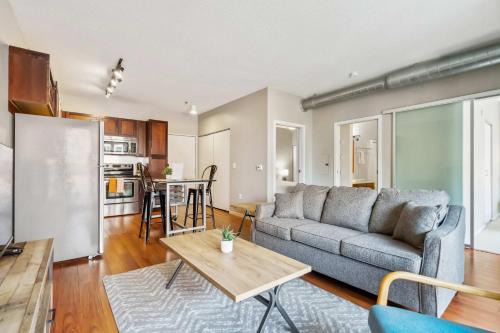 CozySuites 2BR Mill District with gym #04