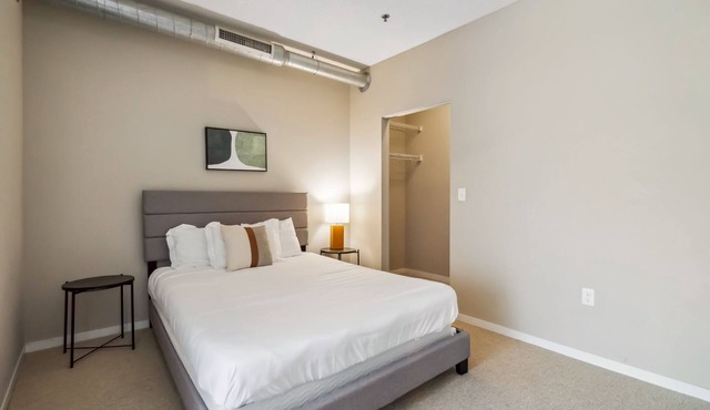 CozySuites 2BR Mill District with pool, gym #02