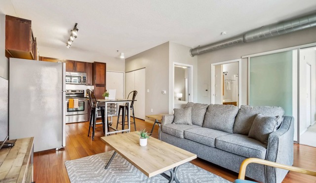 CozySuites 2BR Mill District with gym #04