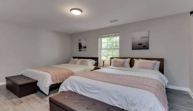 CozySuites 3BR/3BA Charming Colonial Home
