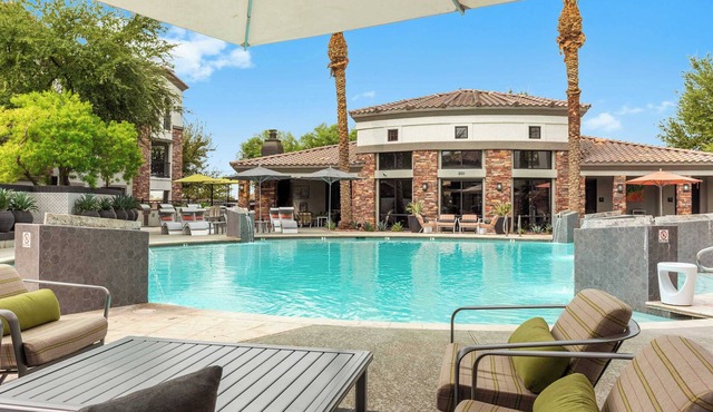CozySuites Glendale by the stadium w pool! 25