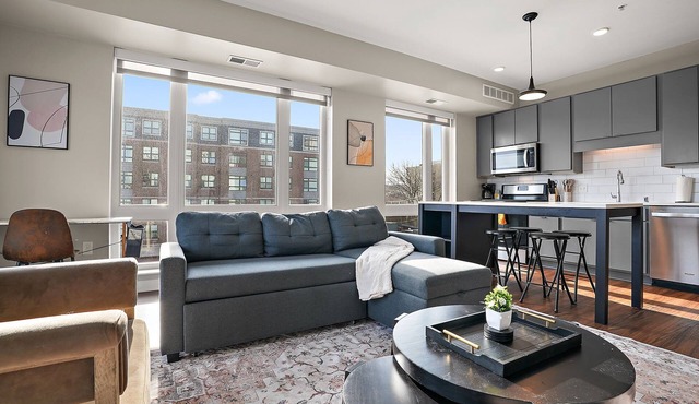 CozySuites in Marquee 2BR 2BA w/pool & gym