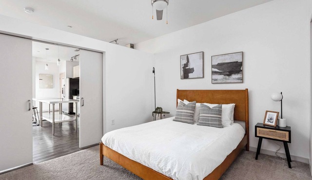 CozySuites l Dream 1BR, Bottleworks Indy #6
